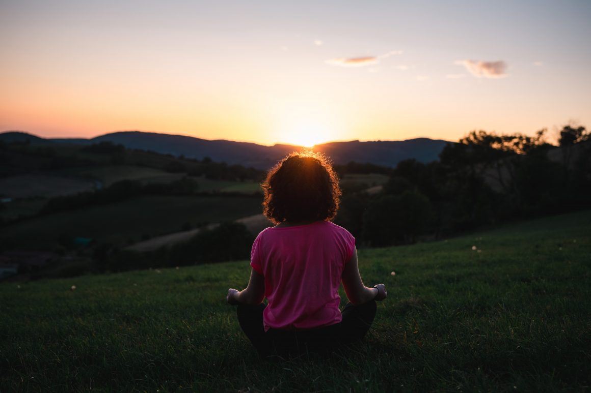 meditación bajo el sol