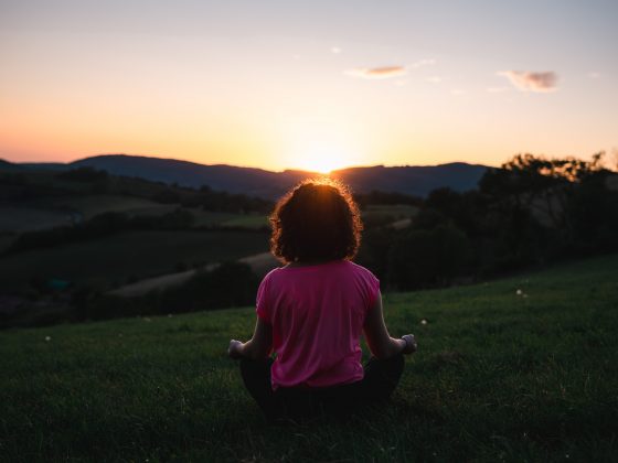 meditar bajo el sol